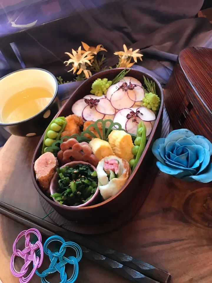 紫ラディッシュの花びら弁当|vivienne_glowさん