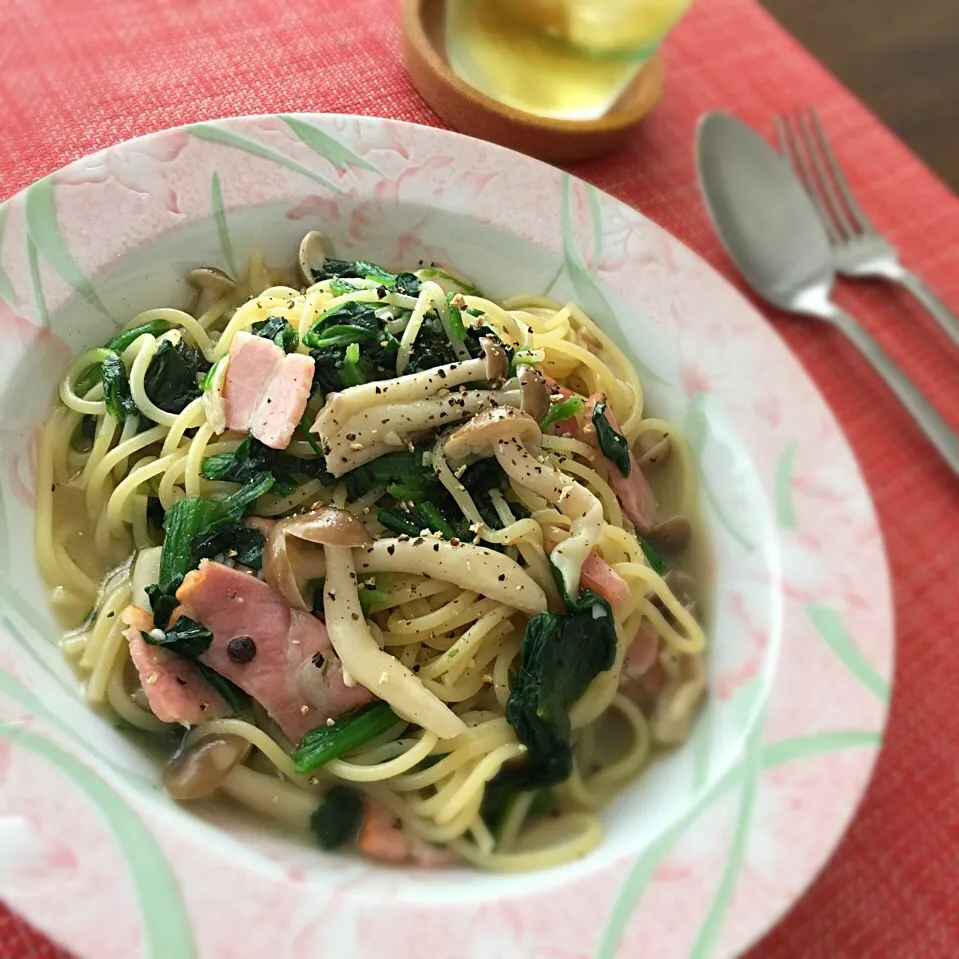 ベーコンとしめじ、ほうれん草の和風スープスパゲッティ🍝|𓇼 Ⓢ Ⓗ Ⓘ Ⓝ Ⓞ Ⓑ Ⓤ 𓇼さん