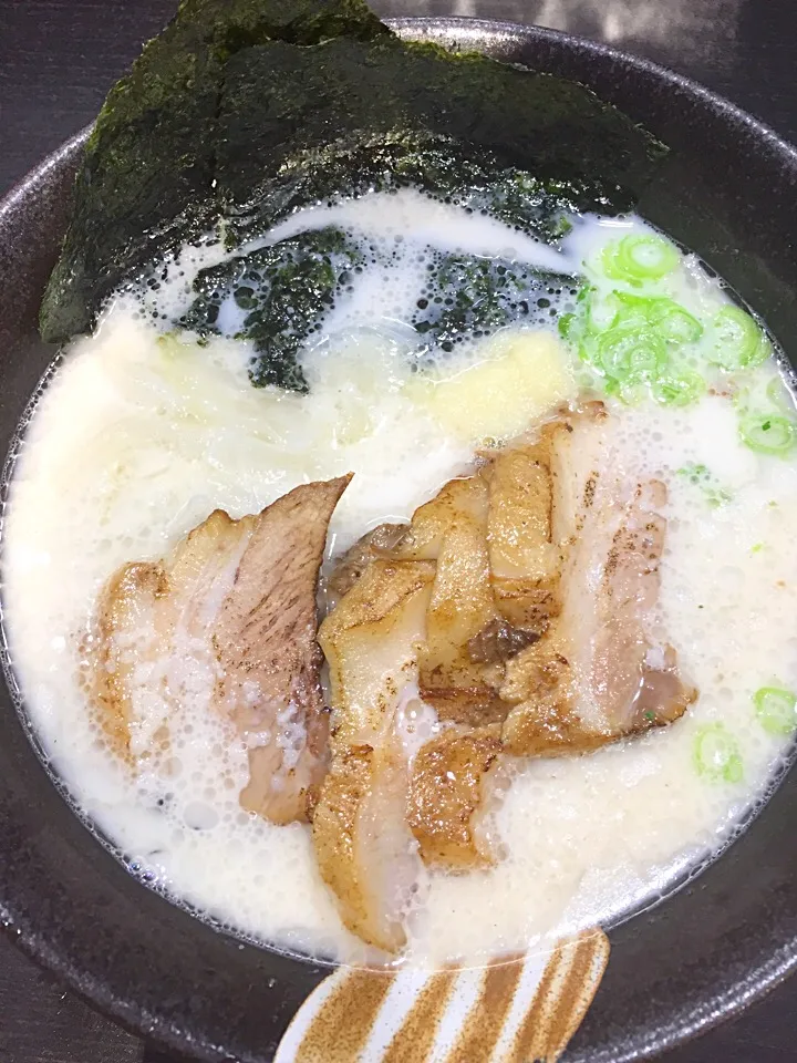 天国屋の豚骨ラーメン、チャーシュー頂きました🍜ここのラーメンは、全てが美味しい😋|NOMU'S キッチン🍳さん