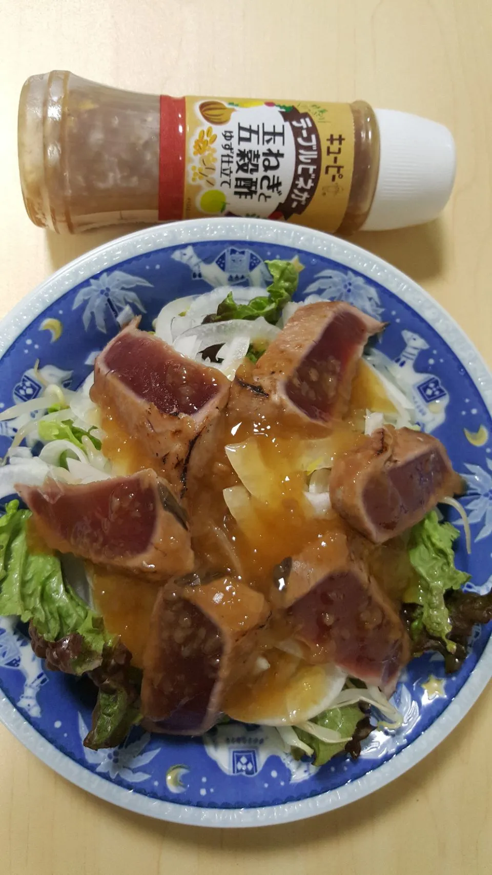 Snapdishの料理写真:カツオのっけサラダ🐟🐟🐟|クッキングオヤジさん