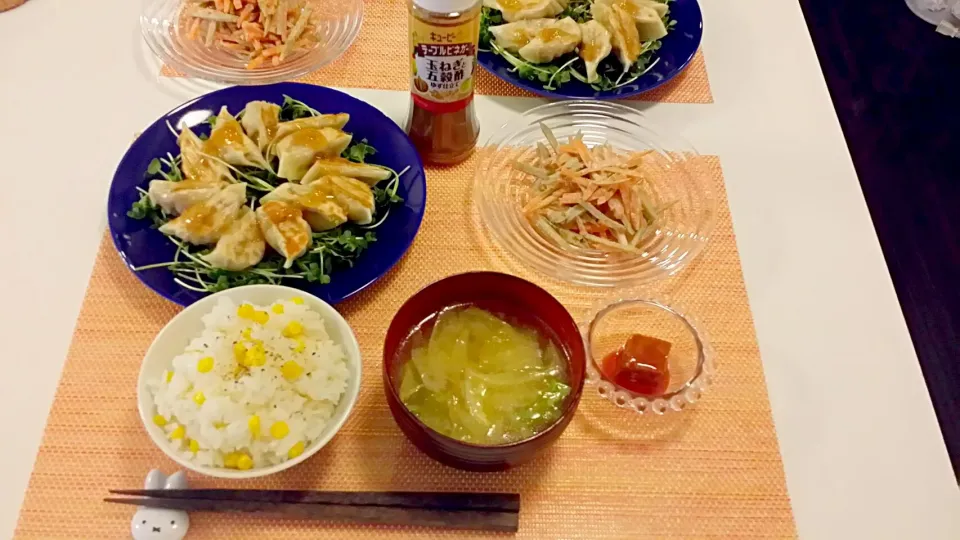 今日の夕食　大豆肉の餃子、ごぼうサラダ、コーンの炊き込みご飯、キャベツの味噌汁、豆腐よう|pinknari🐰🌈さん