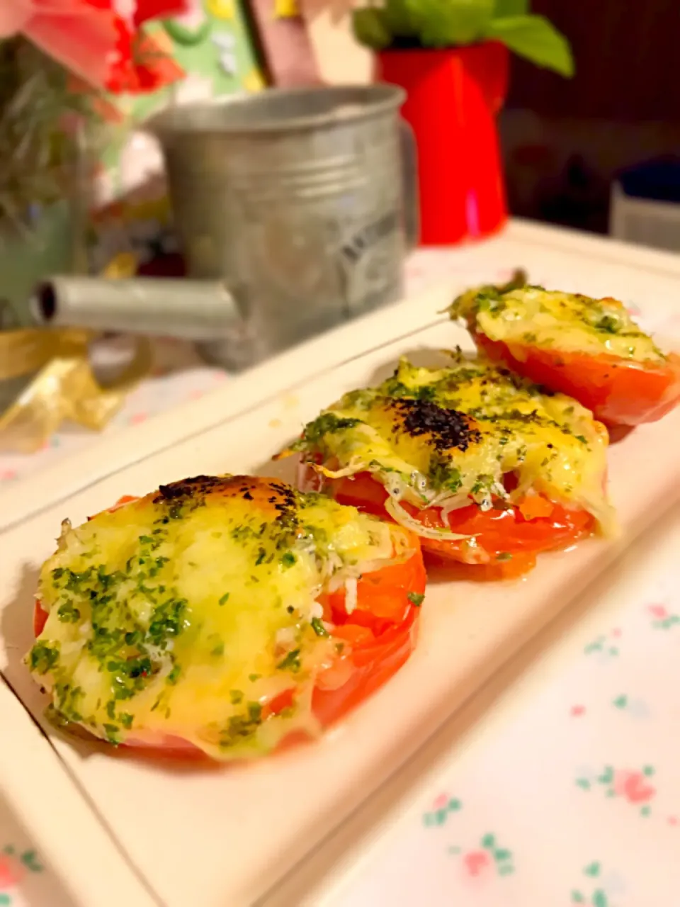 Snapdishの料理写真:トマトのしらすチーズ焼き🍅|ちゃーさん