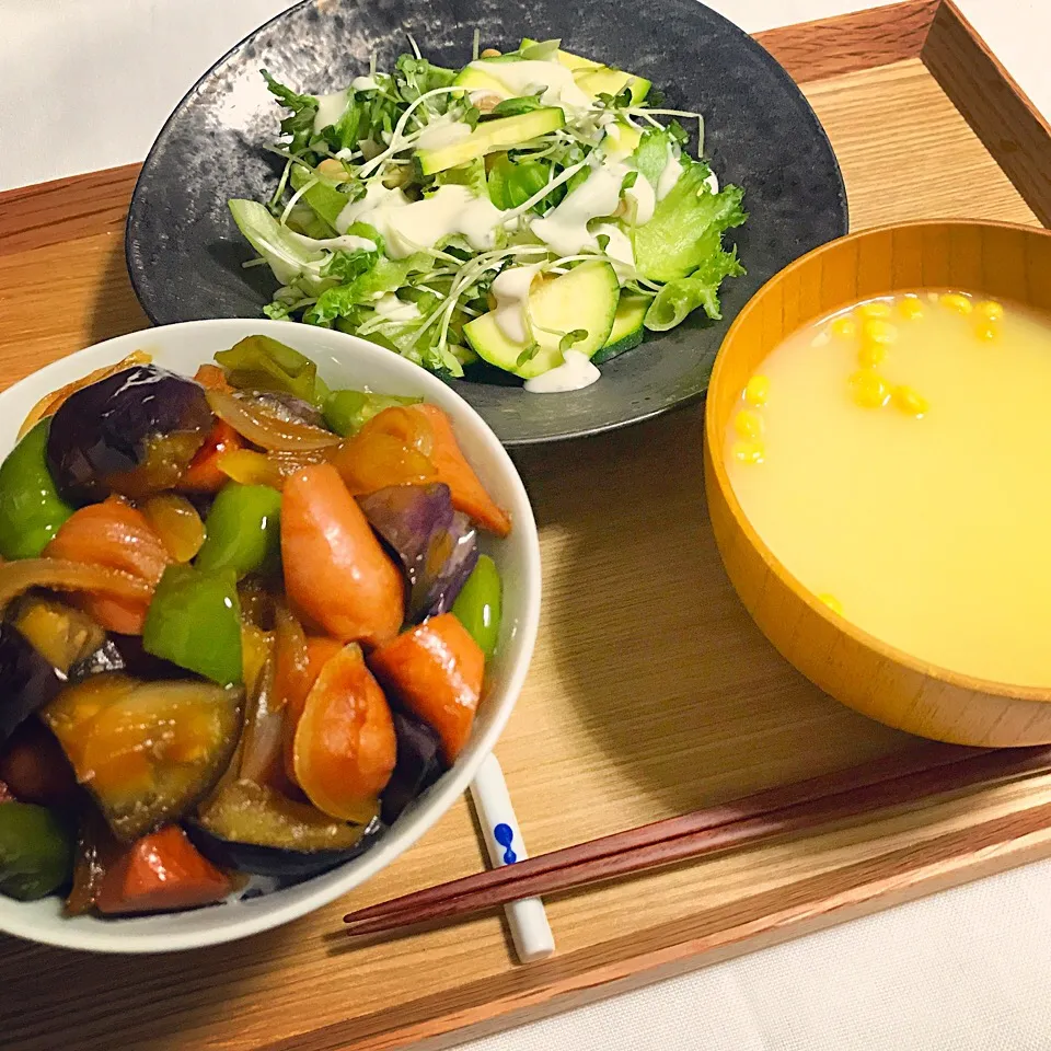 Snapdishの料理写真:なすとピーマンの炒め煮ご飯／コーンスープ／グリーンサラダ|mogwaiさん