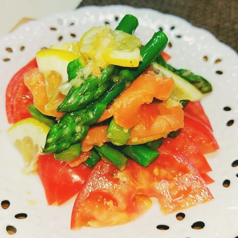 トマトとアスパラガスのサラダ|vege食堂さん