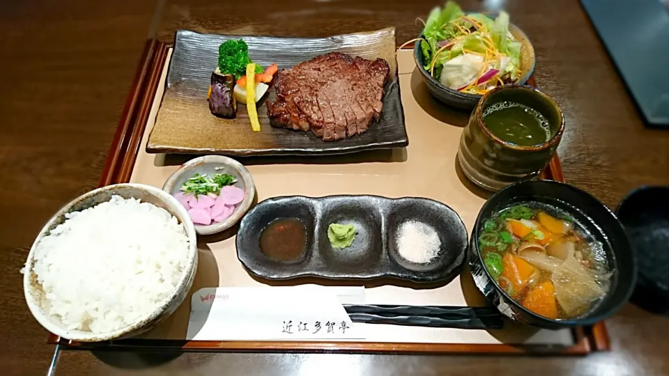 Snapdishの料理写真:多賀SA近江多賀亭 近江牛ヒレステーキ御膳150g|ミナミ ヒロヤさん