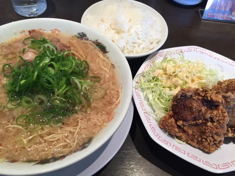 Snapdishの料理写真:牛レバーの唐揚げ定食🐮|まさとさん