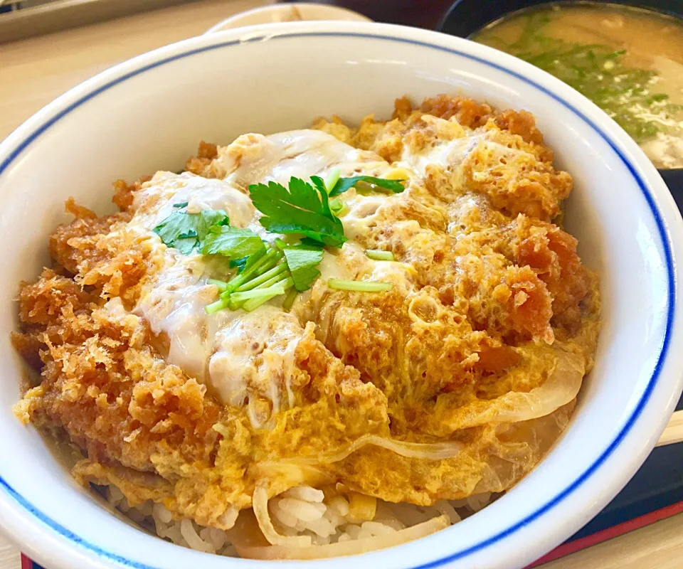 営業マンの昼ごはん☀️
カツ丼＆とん汁
#営業マンの昼食 #カツ丼|ぽんたさん