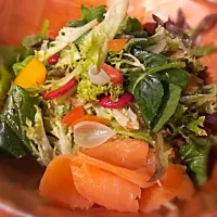 salmon salad... #salmon #smoked #smokedsalmon #salad #fish #veggie #delicious #healthy