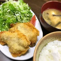 Snapdishの料理写真:ある日の夕食😋
鮪の頬肉のフライ🐟|Kumiko  Tsujiさん