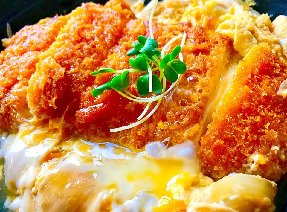 チーズチキンカツ丼🧀🐥🥚親子💕|みうのすけさん