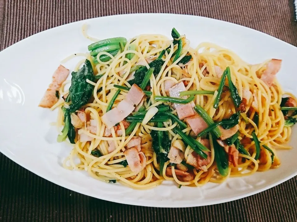 ほうれん草とベーコンの醤油バターパスタ🍝|hilocoさん