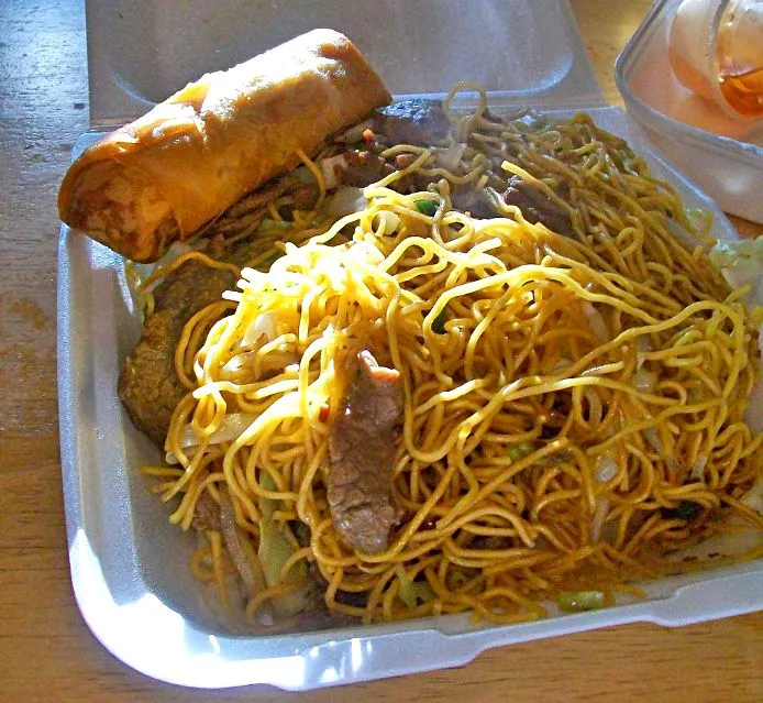 Snapdishの料理写真:Hong Kong #Noodles & Egg Roll #Lunchbox #Lunch #Main dish|Alisha GodsglamGirl Matthewsさん