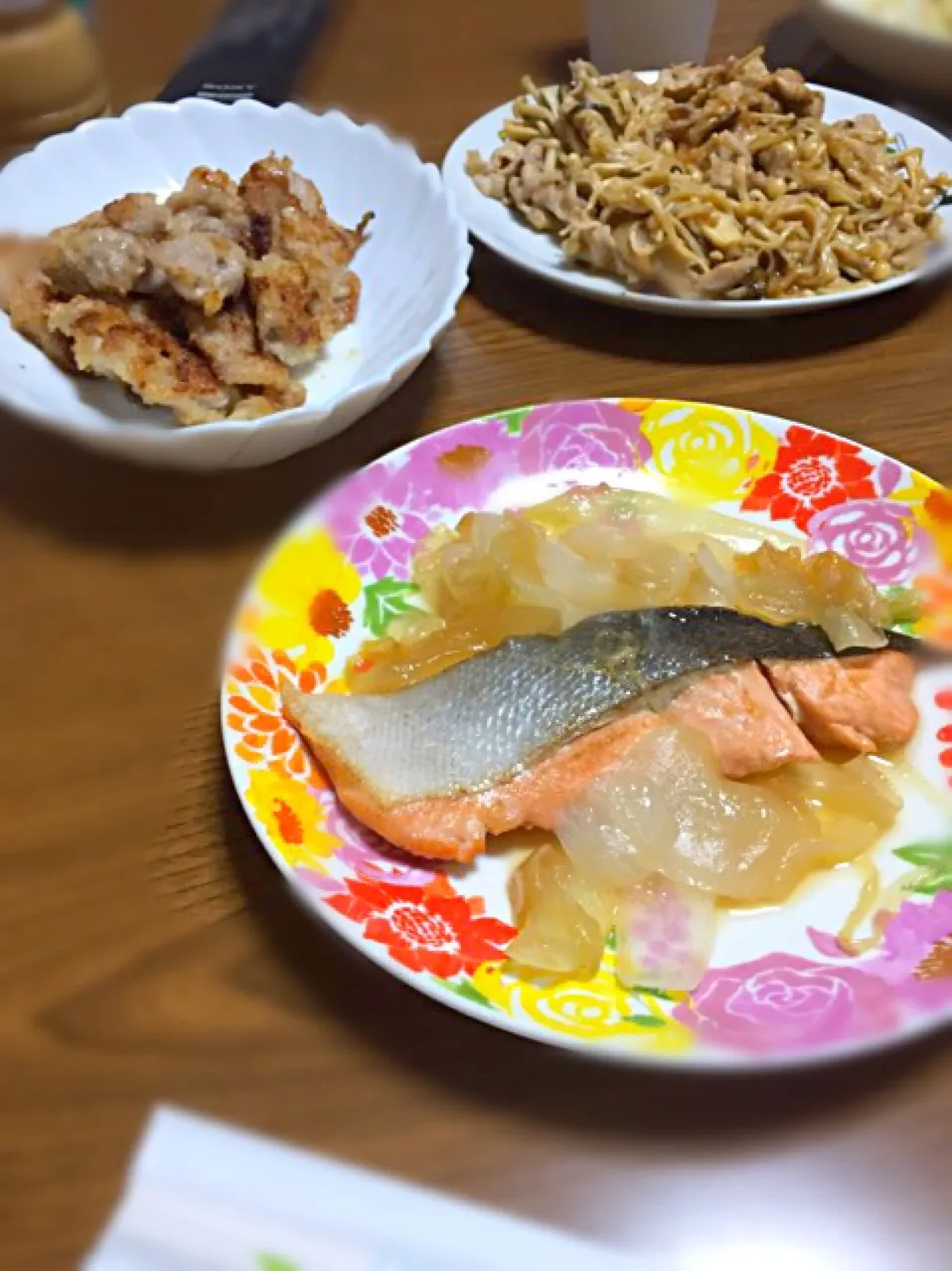 Snapdishの料理写真:昨日の夕食( ´ ▽ ` )鮭🐟野菜炒め|Mikamuraさん