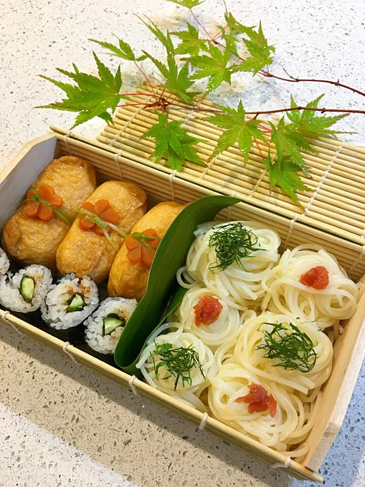 Snapdishの料理写真:本日のお弁当は稲荷寿しと半田にゅうめんで|REINA✨さん