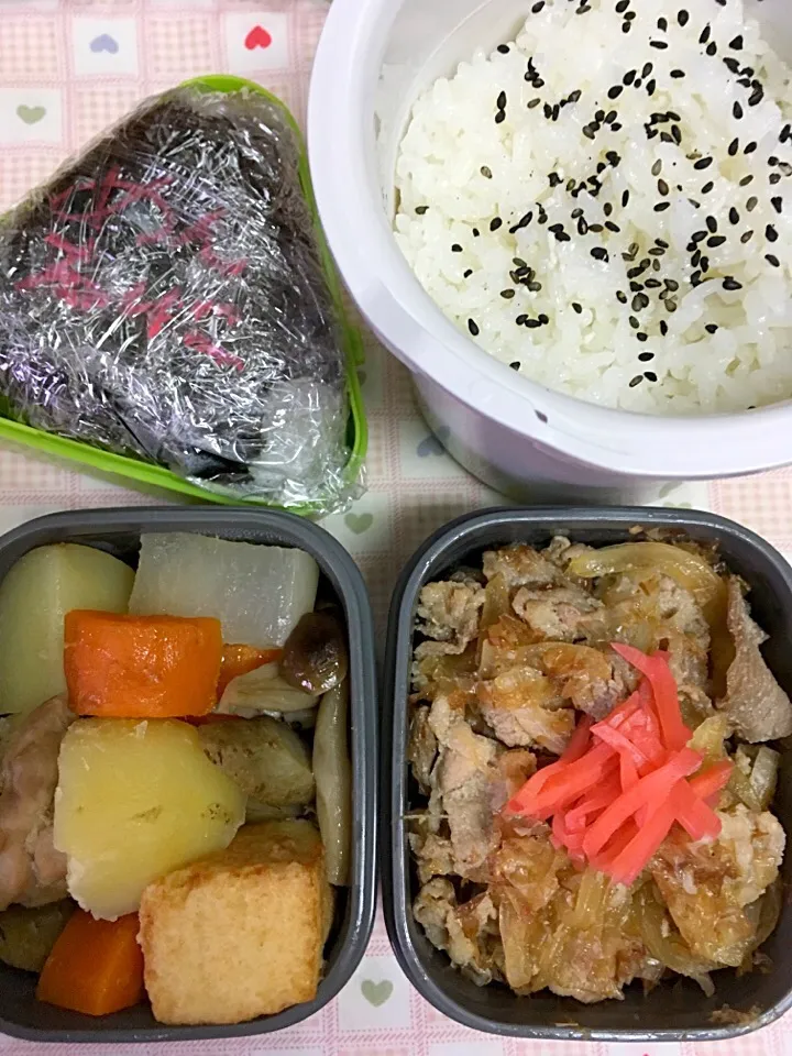 5月25日息子弁当
豚皿  筑前煮
明太子のデカおむすび|オリーブさん