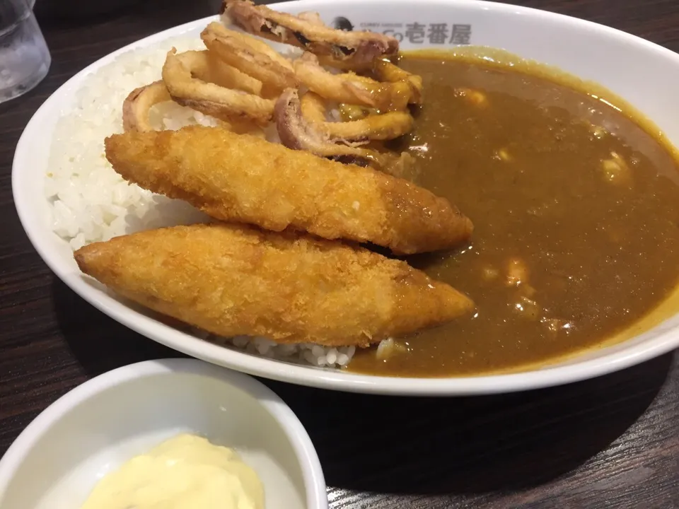 シーフード三昧カレー辛口、タルタルソーストッピング🦐🦑🐟🍛🔥|buhizouさん