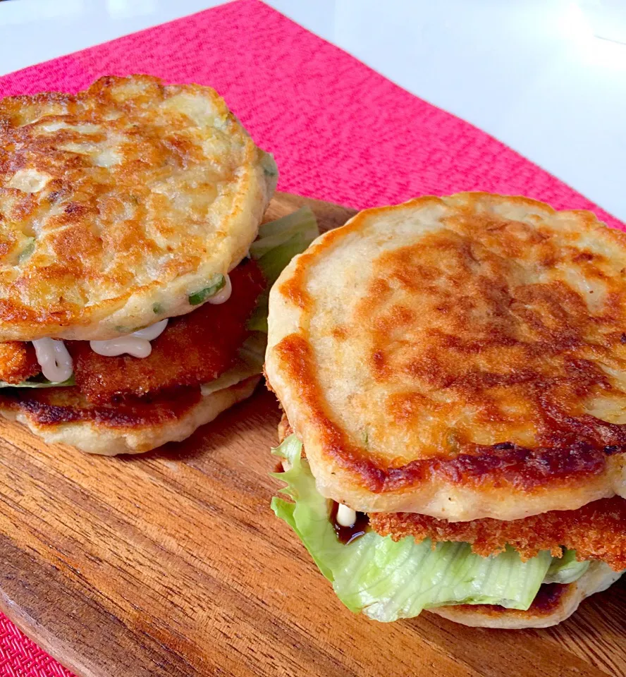 小さなお好み焼きのチキンカツサンド旨旨〜( ◠‿◠ )#お好み焼きバーガー#小さなお好み焼き#チキンカツサンド#スナップディッシュ|はみちゃんさん