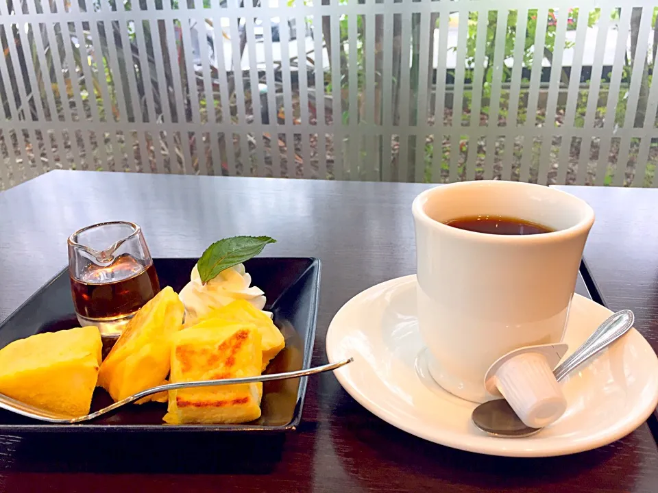 Snapdishの料理写真:お仕事移動中 コーヒーが飲みたくて…
1人ティータイムですっ☕️|Hiroko Suzukiさん