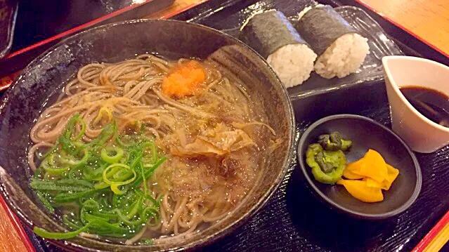 けふの昼餉は出雲そば🍜前は、もっと美味しかったような記憶だったのに…悲しいカロリーを摂取してしまった😭|にゃあ（芸名）さん