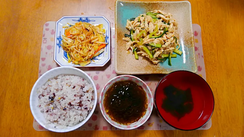 ５月18日　蒸し鶏きゅうり　もずく　野菜炒め　わかめスープ|いもこ。さん