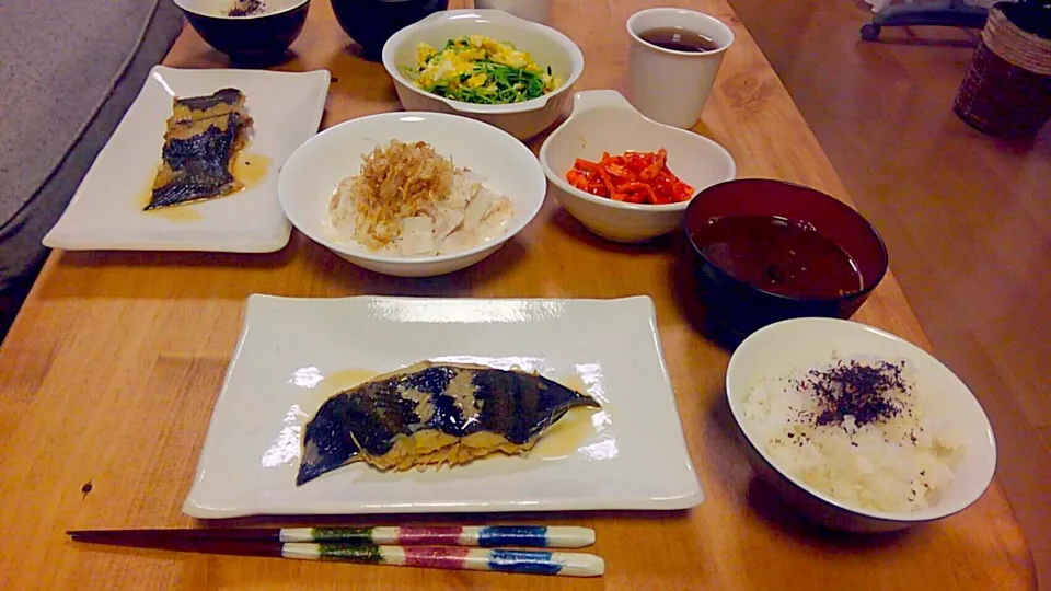 カレイの煮付け
豆苗と卵のガリバター炒め
シーチキンと大根の和え物
カクテキ|かおちゃんさん