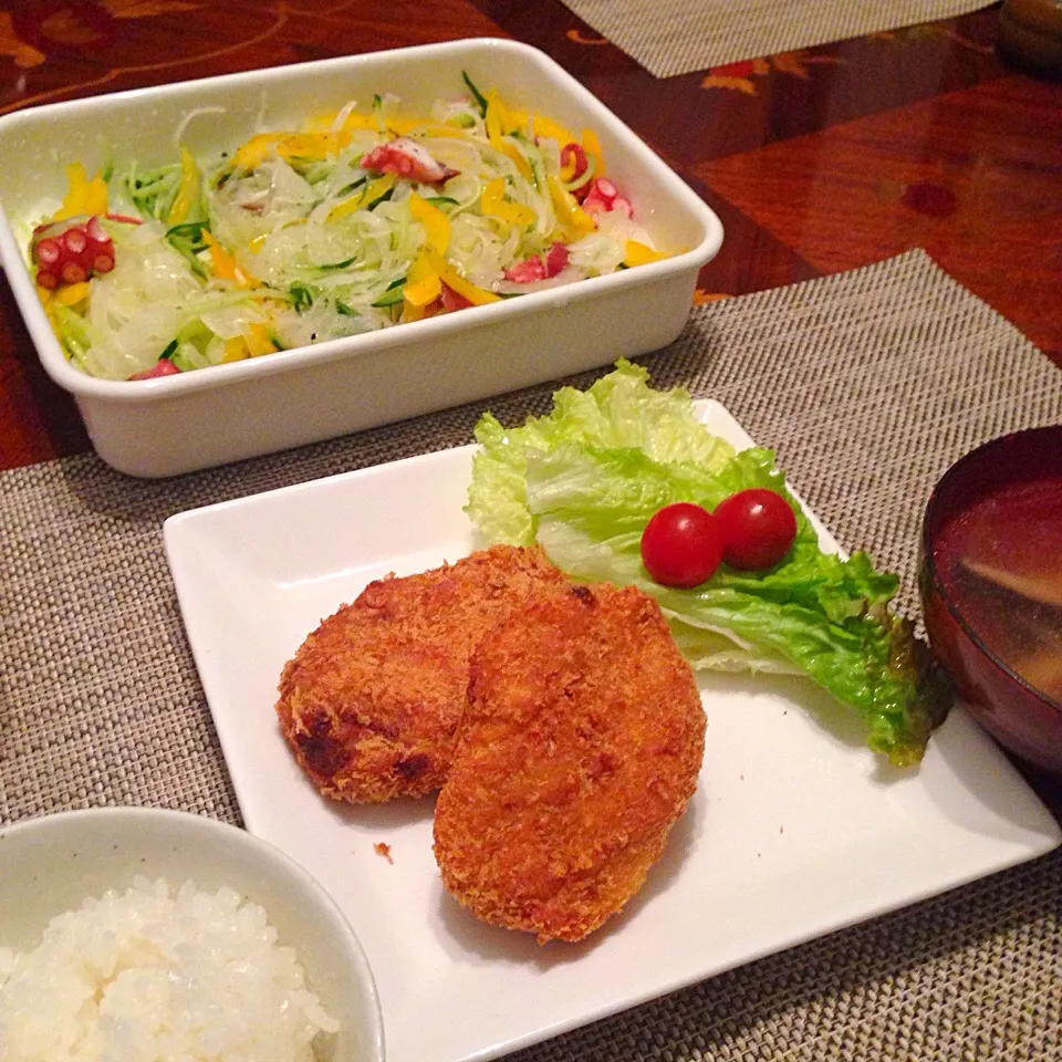 今日の晩御飯(๑´ڡ`๑)新じゃがのコロッケ、蛸のマリネ、ご飯、チキンスープ|ちゃたままさん