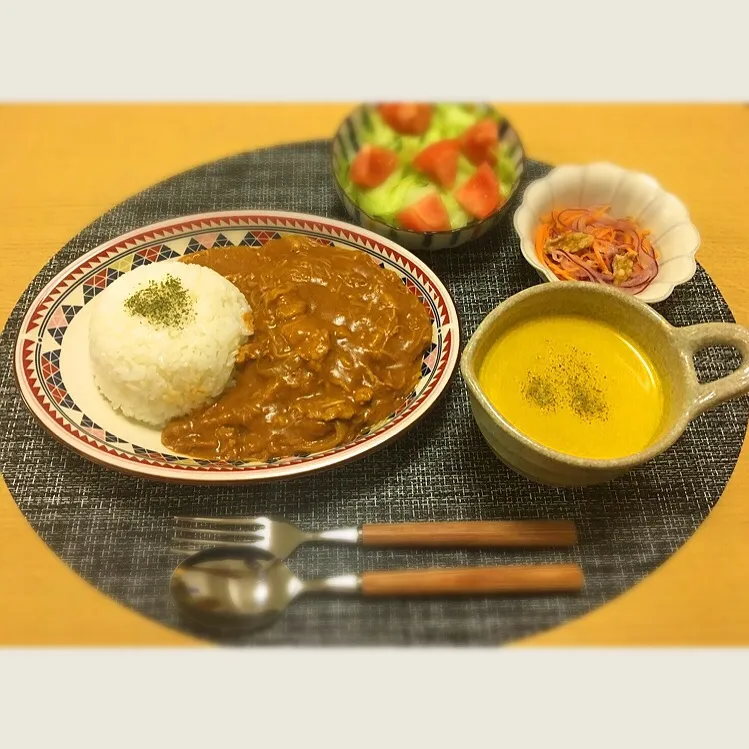 今日の晩御飯🍴
＊ビーフストロガノフ
＊カボチャのスープ
＊紫玉ねぎ・にんじん・くるみのマリネ
＊サラダ|erikaさん