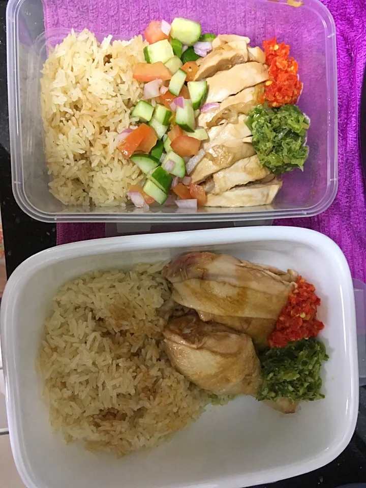 Dinner bentos: chicken rice with ginger scallion and chilli sauces. And a lightly pickled salsa|Ong Sor Fernさん