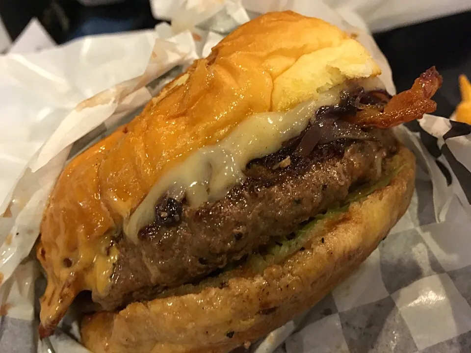 Burger with bacon and provolone @ The Burger Bar|Ong Sor Fernさん