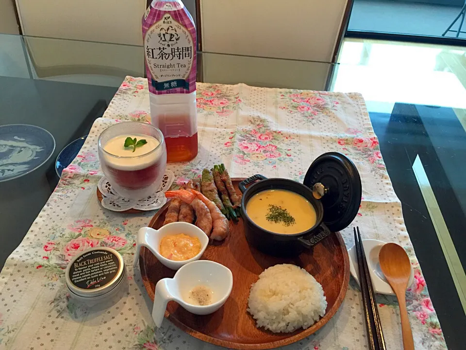 Snapdishの料理写真:肉巻き野菜のグリル焼き
コーンスープ
紅茶ゼリー|Hitomiさん