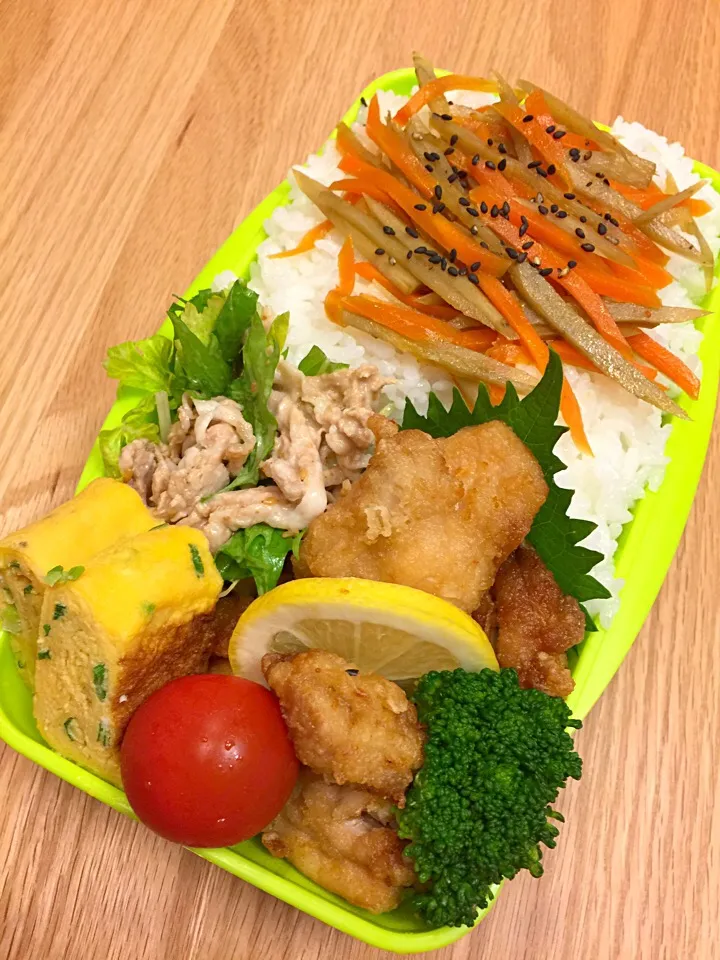 2017.5.26 高２男子中間試験弁当〜٩(^ᴗ^)۶
#唐揚げ弁当 #高2弁当 #弁当 #唐揚げ #しゃぶしゃぶサラダ|mari-pさん