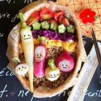 Snapdishの料理写真:お野菜さんたち乗っけそぼろ弁当