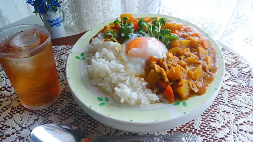 🍛｢登紀子ばぁばのライスカレー／シーチキン･バージョン｣…私の想い出カレーは、シーチキンが入っていたのでシーチキンで作ってみたヨ。ばぁばは、お肉！まだカレールウという便利な物がなかった時代のカレーだそうで…私が食べていたのは…確か〇〇〇バーモント、オリ…ばぁばのは、油使ってなくてサラッと頂ける。これからはこれに＾＾♪|*ママちゃん*さん