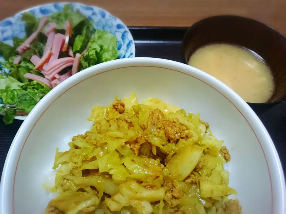 ・キャベツとひき肉のカレー丼
・サラダ
・エノキと薄あげの味噌汁|ようかんさん