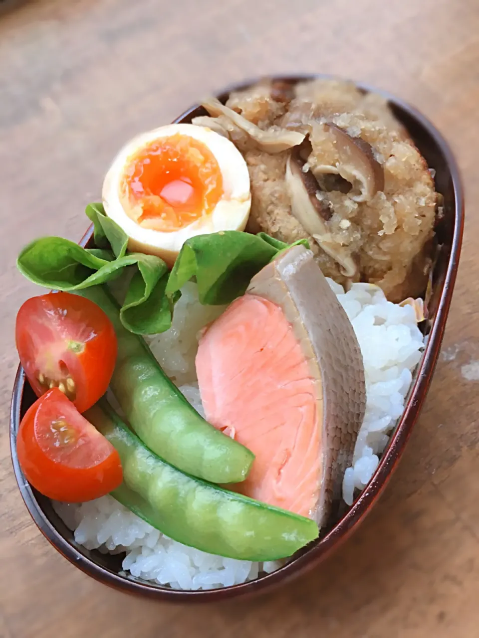 Snapdishの料理写真:今日のお弁当
・和風ハンバーグ
・味玉
・茹で鮭|akiさん