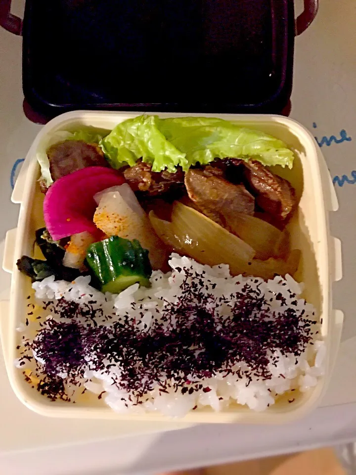 パパお弁当🍱😋  鶏砂肝の唐辛子炒め  タマネギの煮物  わらびの醤油漬け  大根の紫蘇漬け  大根の糠漬け  紫ふりかけ|ch＊K*∀o(^^*)♪さん