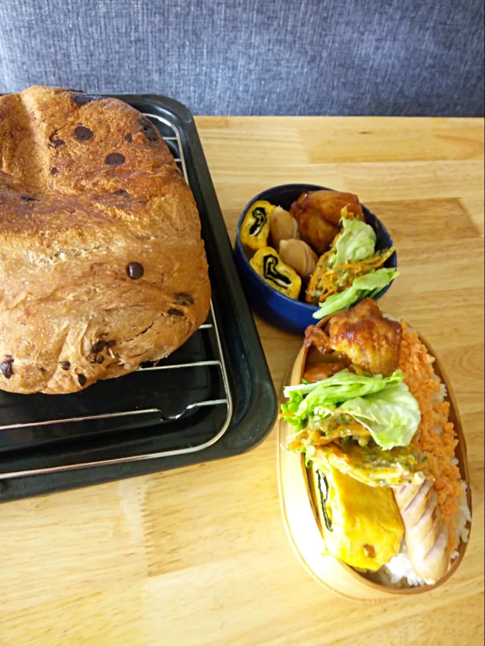 今日の朝焼きチョコチップ食パンと
お弁当 (*Ü*)ﻌﻌﻌ♥|さくたえさん