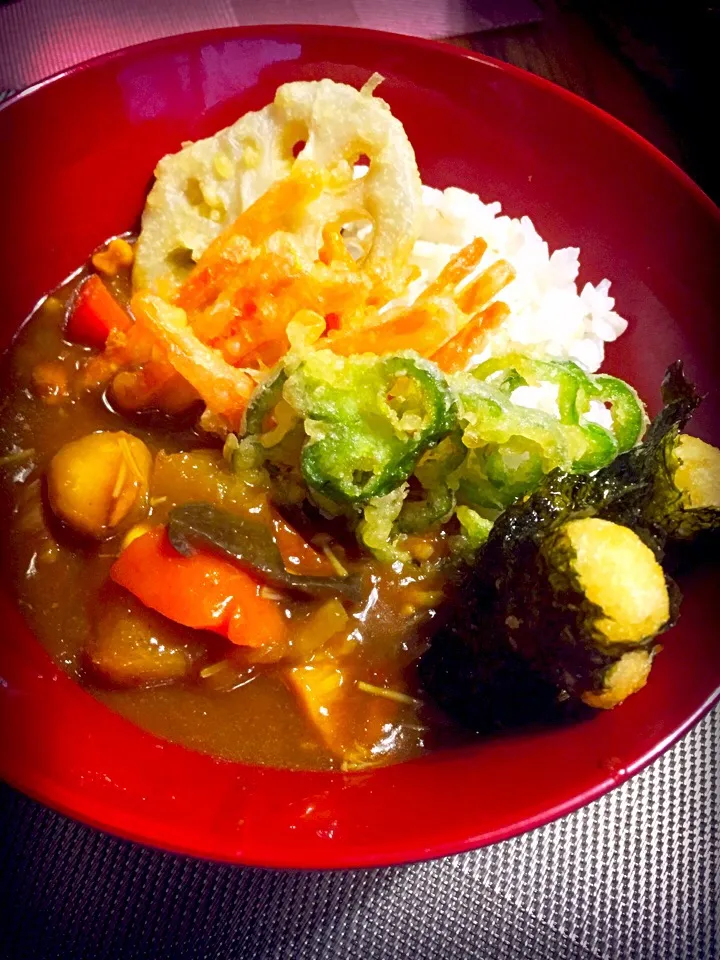 Snapdishの料理写真:夏野菜天ぷら&カレー...蓮根以外は農家のおばちゃんに貰いました(･ω･)bｸﾞｯ|ひろパパさん