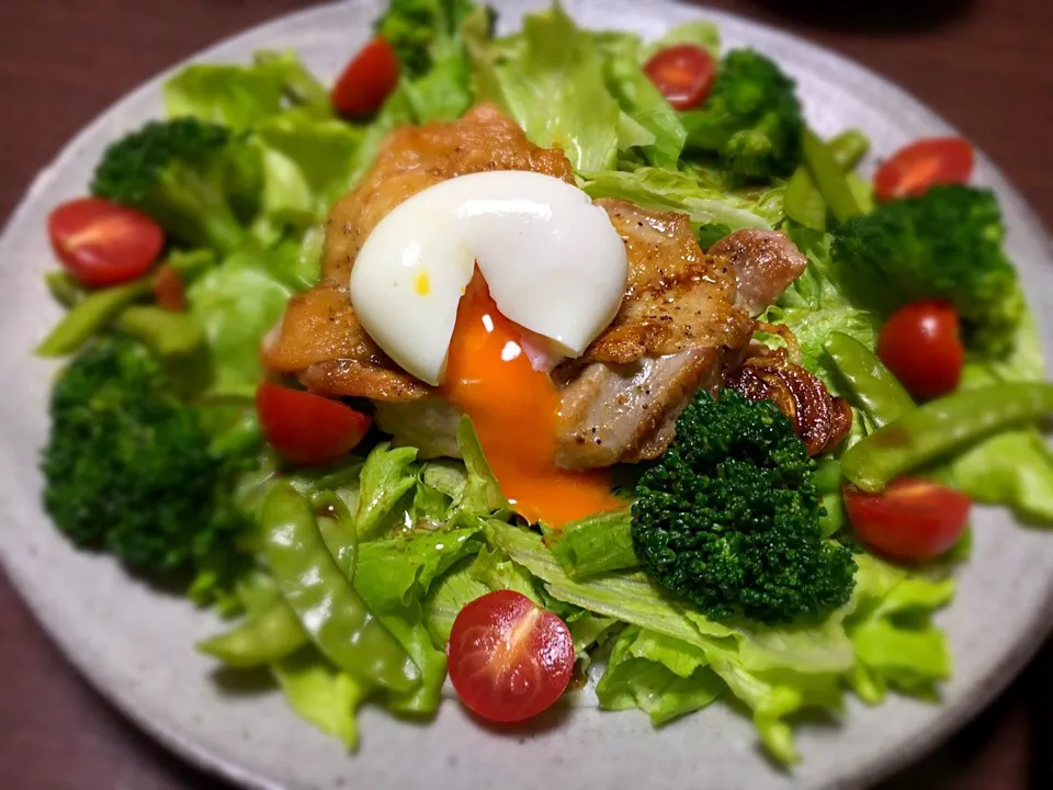 鶏肉のグリル＆たっぷりのお野菜♡とろとろ半熟卵のせ♡|まさまささん