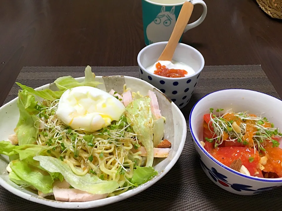 Snapdishの料理写真:ごまだれサラダ麺とにんじん＆キユーピーのレモン酢のトマトサラダ|halさん