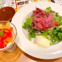 Snapdishの料理写真:ローストビーフサラダご飯|るい姉さん