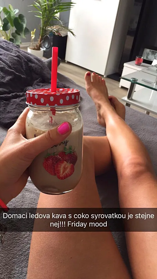 Ledová káva bez kofeinu s čokoládovou syrovátkou a kapičkou toffee proteinu MyProtein 👍 #frappe #icedcoffee #myprotein #nomilk #nocofein|LucieFoodさん