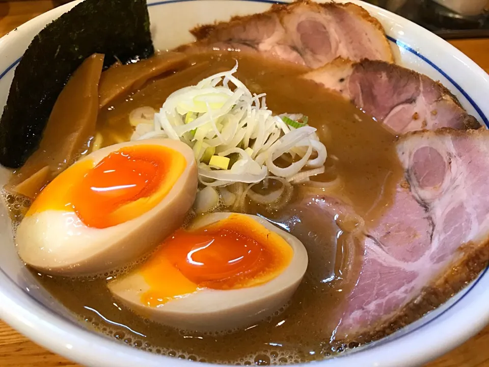 【麺屋 はし本】
特製ラーメン|ちゅうさんさん