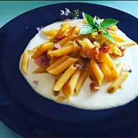 Penne with onion bacon crispy and Parmesan cream basil and licorice flowers bonne apetit|Giuseppe Ku Caputoさん