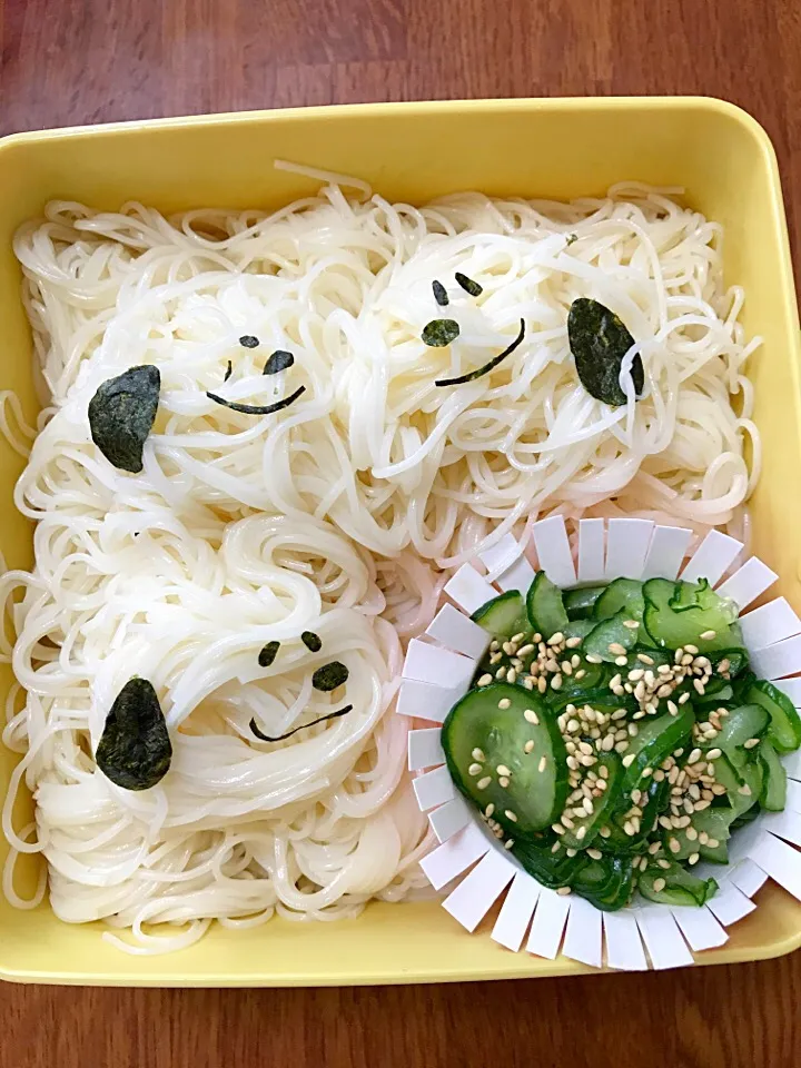 Snapdishの料理写真:スヌーピーそうめん（きゅうりの塩もみ付）|かなさん