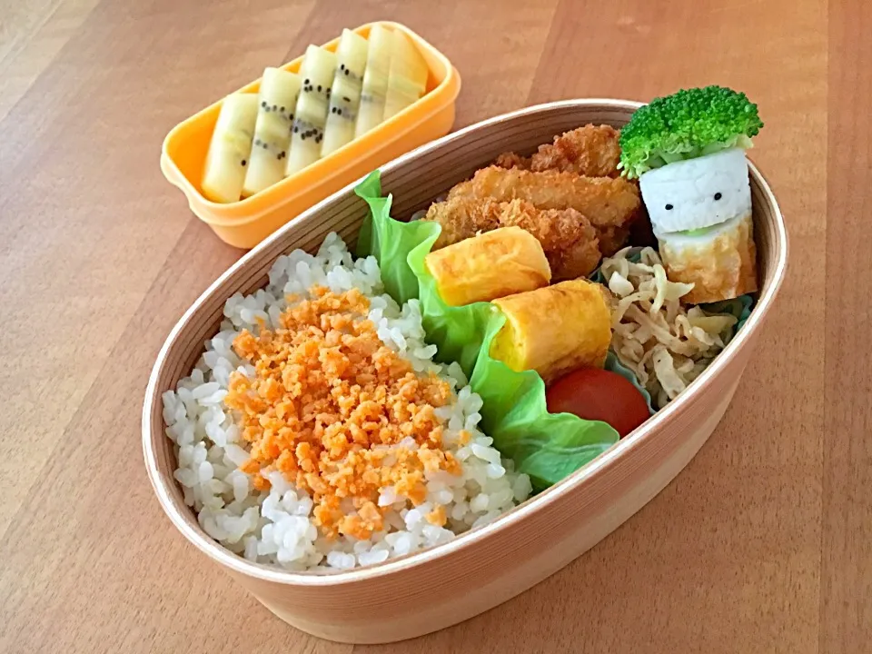 Snapdishの料理写真:今日のお弁当#チキンカツ#タマゴ焼#切干大根#アフロ星人 #ゴールドキウイ|ぴのさん