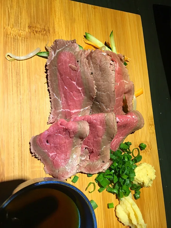 牛タタキ  肉の甘みがタップリきいて美味でした〜|フージさん