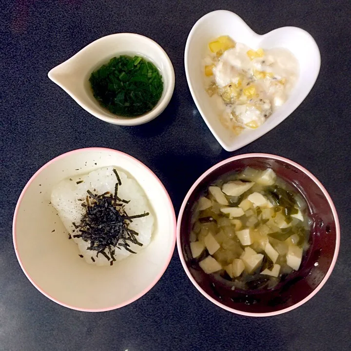 離乳食 朝
・海苔粥
・豆腐のカブワカメあんかけ
・小松菜のお味噌汁
・キウイ豆乳グルト|ぺろたんさん