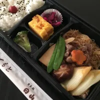 Snapdishの料理写真:日本橋 白山のすき焼き弁当。浅草の松屋のデパ地下で買いました。凄く美味しかった！|italytodayさん