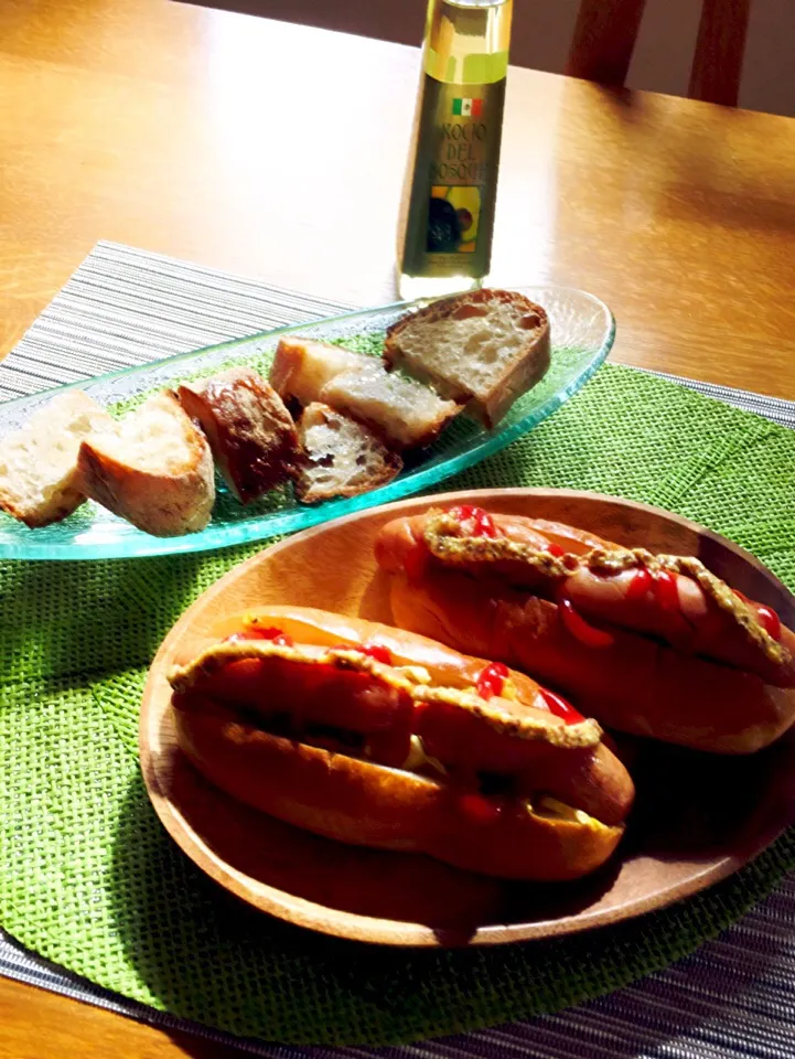 朝ごパン

ホットドッグ🌭
と、買ったパン🥖にアボカドオイル|まんぞーさん